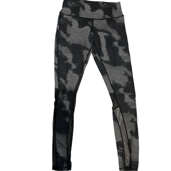 Lululemon Pixelated Digital Black Camo Mesh Ankle Leggings Size 4 - Picture 3 of 4